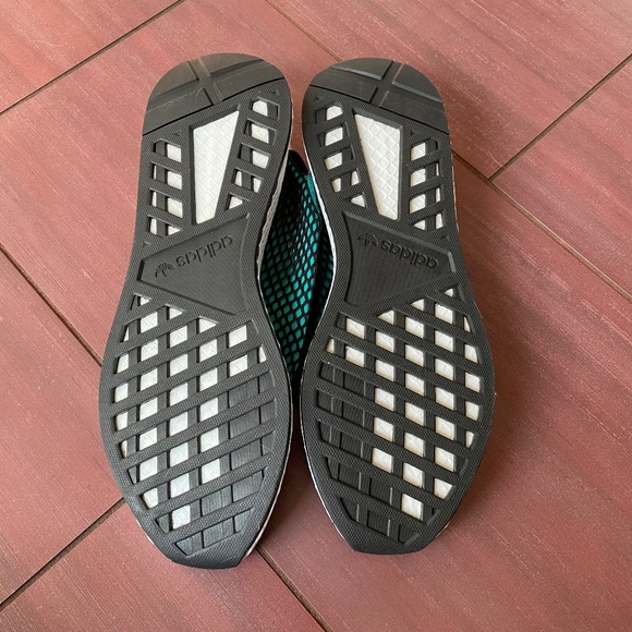 NWT Adidas DEERUPT Runner shoes